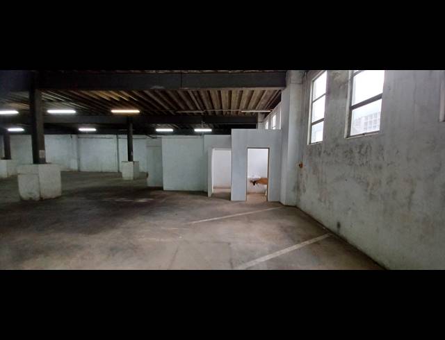 1,127M² WAREHOUSE TO LET IN NEW GERMANY
